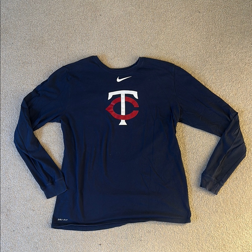 Nike Minnesota Twins XL Navy T-Shirt - Barely Worn